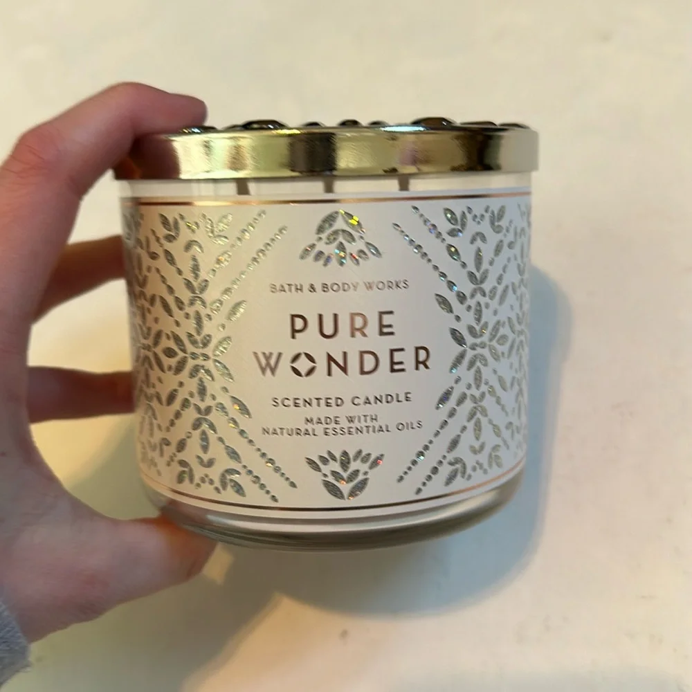NWT Bath & Body Works Pure Wonder Candle